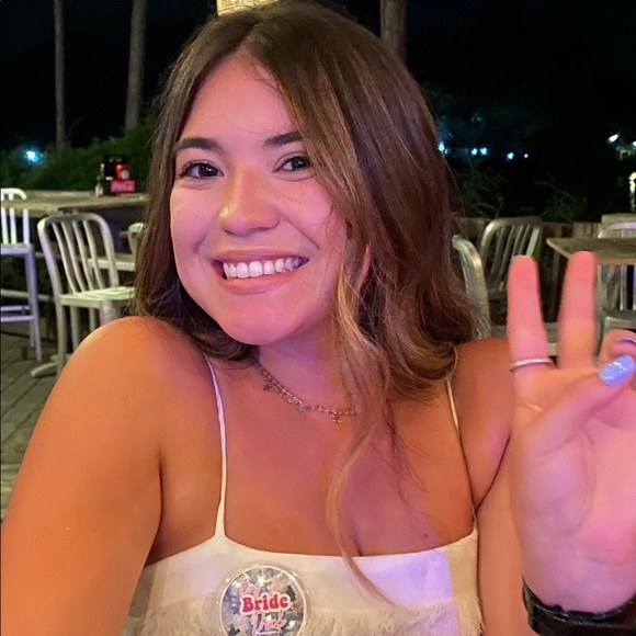 Meet your Posher, Christy - Picture 1 of 1